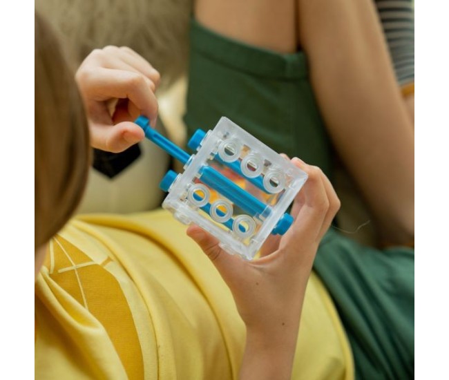 Smart games - criss cross cube, joc de logica cu 80 de provocari, 8+ ani, editie lb. romana Smart games - criss cross cube, joc de logica cu 80 de provocari, 8+ ani, editie lb. romana