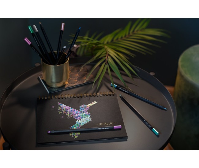 Creioane colorate triunghiulare black edition metalizate Faber-Castell 12 culori/set Creioane colorate triunghiulare black edition metalizate Faber-Castell 12 culori/set