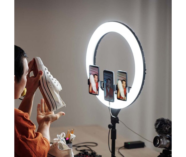 Selfie ring light 55w cu trepied si suport 3 telefoane Selfie ring light 55w cu trepied si suport 3 telefoane