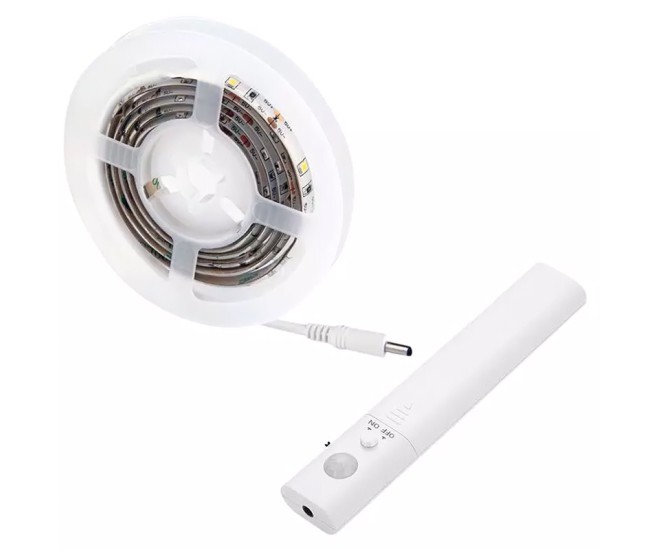 Banda led 2835 2.4w 1m 2700k senzor miscare alimentare baterii 4xaaa Banda led 2835 2.4w 1m 2700k senzor miscare alimentare baterii 4xaaa