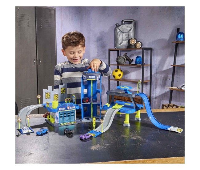 Pista de masini Majorette Creatix Police cu 5 masinute Pista de masini Majorette Creatix Police cu 5 masinute