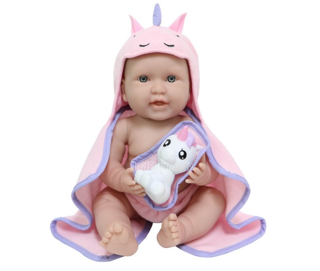 Bebelus fetita cu prosop de baie cu gluga Bebelus fetita cu prosop de baie cu gluga