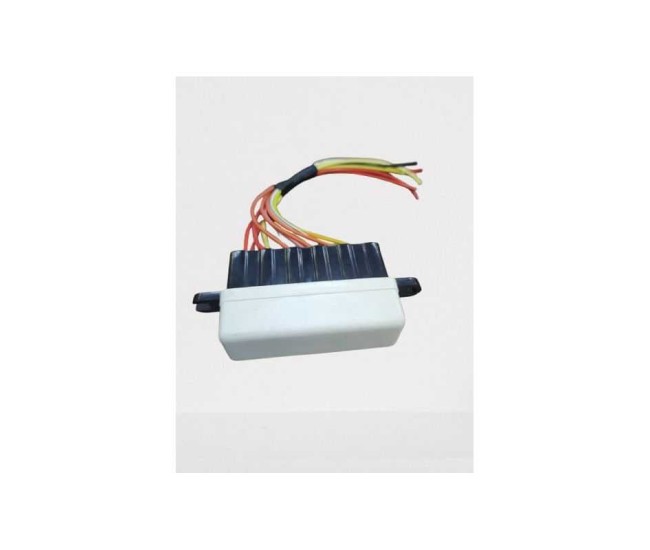 Suport siguranta auto medie 20mm cutie /bloc pentru 6 sigurante 10A /incluse /cu fir Suport siguranta auto medie 20mm cutie /bloc pentru 6 sigurante 10A /incluse /cu fir