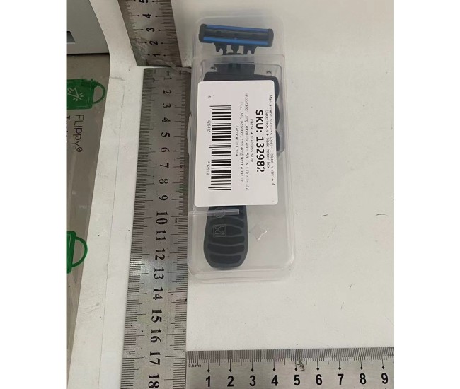 Aparat de Ras Manual, Flippy, din Otel Inoxidabil, Suport Lama + 4 Capete de Schimb Incluse, Cutie pentru Lame, Negru Aparat de Ras Manual, Flippy, din Otel Inoxidabil, Suport Lama + 4 Capete de Schimb Incluse, Cutie pentru Lame, Negru