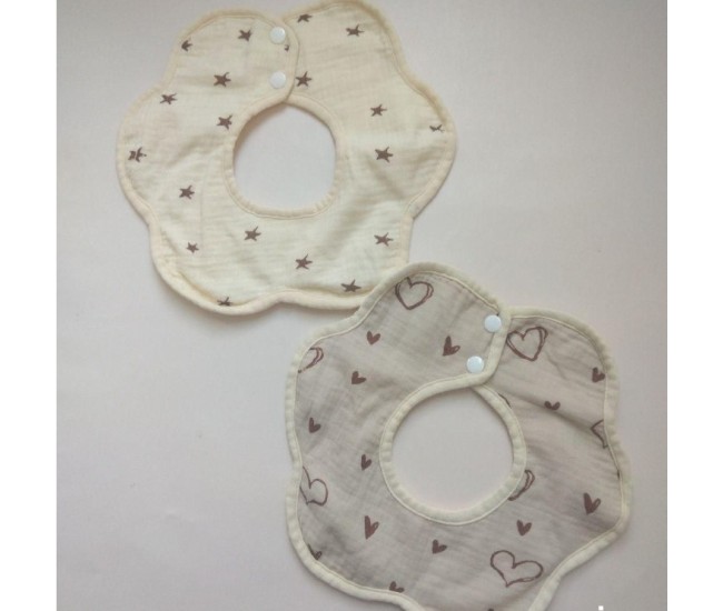 Baveta Tip Floare, Flippy, din Bumbac, pentru Copii 0-12 Luni, Rezistenta la apa, cu Capse, Model cu Inimioare, 26 x 29 cm, Crem Baveta Tip Floare, Flippy, din Bumbac, pentru Copii 0-12 Luni, Rezistenta la apa, cu Capse, Model cu Inimioare, 26 x 29 cm, Crem