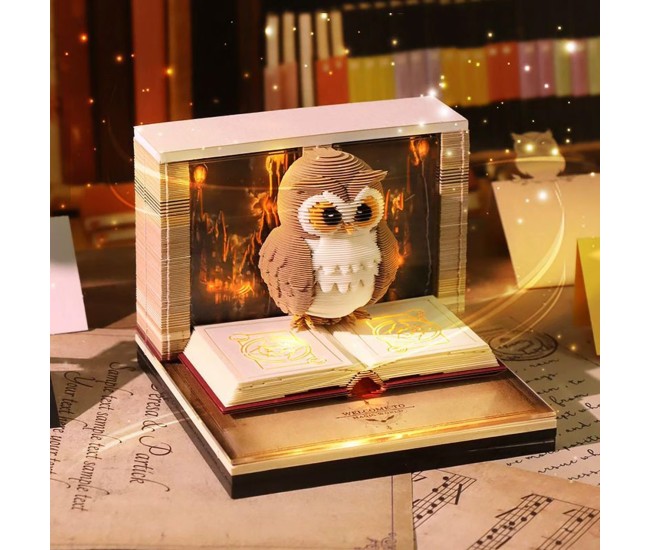 Calendar Interactiv 3D 2026, Flippy, Calendar de Sculptura cu Luminite LED, Bufnita Magic World, pentru Copii, Calendar de Birou Ornamentat, 9 x 9 x 6.8 cm, Maro Calendar Interactiv 3D 2026, Flippy, Calendar de Sculptura cu Luminite LED, Bufnita Magic World, pentru Copii, Calendar de Birou Ornamentat, 9 x 9 x 6.8 cm, Maro