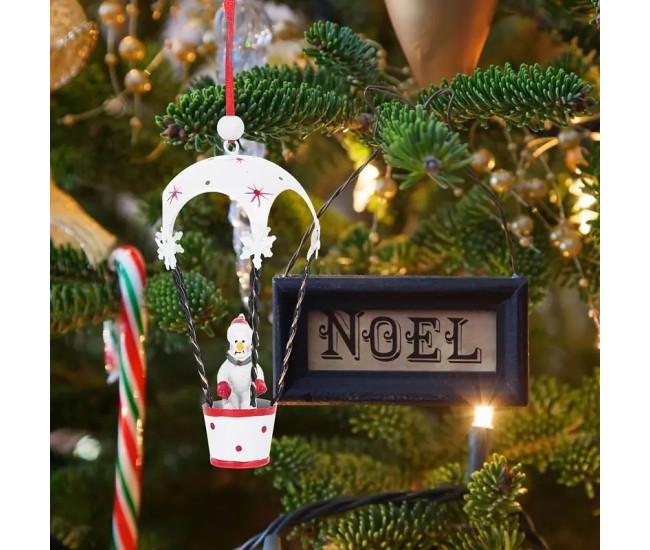 Figurina pentru Brad de Craciun, Flippy, Model Om de Zapada in Balon cu Aer Cald, Ornament pentru Brad, din Metal, 11 x 5.5 x 5.5 cm, Alb Figurina pentru Brad de Craciun, Flippy, Model Om de Zapada in Balon cu Aer Cald, Ornament pentru Brad, din Metal, 11 x 5.5 x 5.5 cm, Alb