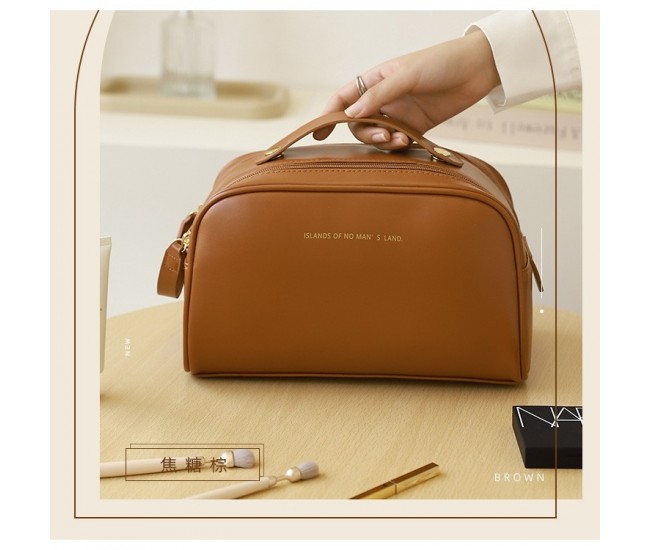 Geanta cosmetice pentru femei Flippy, material poliuretan, 25 x 14.5 x 14.5 cm, Impermeabila, Maro Geanta cosmetice pentru femei Flippy, material poliuretan, 25 x 14.5 x 14.5 cm, Impermeabila, Maro