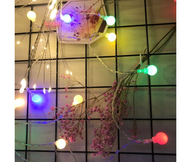 Instalatie sfere brad Craciun Flippy, 4 metri, 30 LEd-uri, alimentare la retea, fir transparent, multicolora