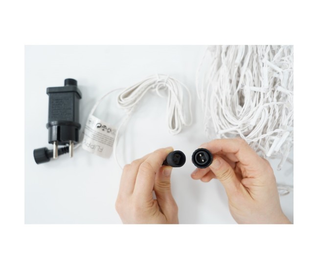 Instalatie Solara Craciun Turturi, IP44, 5 m, 143 Led-uri, Perdea Franjurata, Alb rece, 8 jocuri de lumini, cu Telecomanda, 31V, 250 mAh, Acumulator de 1200 mAh, Exterior, Prelungitor 3 m inclus, Fir Transparent, Flippy Instalatie Solara Craciun Turturi, IP44, 5 m, 143 Led-uri, Perdea Franjurata, Alb rece, 8 jocuri de lumini, cu Telecomanda, 31V, 250 mAh, Acumulator de 1200 mAh, Exterior, Prelungitor 3 m inclus, Fir Transparent, Flippy