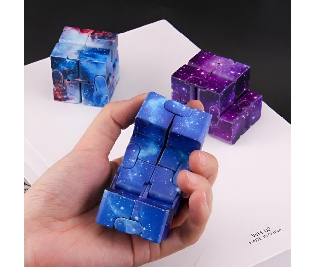 Jucarie Interactiva Antistres cu Miscari Infinite, Cub Magic, 3 ani, 4x4x4cm, Albastru Jucarie Interactiva Antistres cu Miscari Infinite, Cub Magic, 3 ani, 4x4x4cm, Albastru