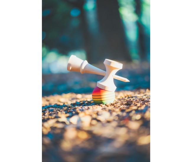 Jucarie Interactiva Kendama, Flippy, din Lemn, 18 cm, Joc de Indemanare pentru Copii si Adulti, Model Gradient 4, Rosu/Galben/Verde