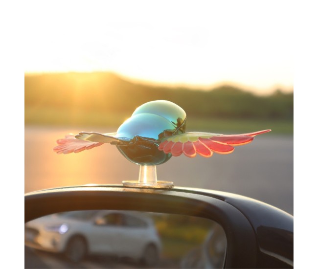 Ornament Decorativ Auto, Flippy, Model Pasare Zburatoare pentru Moto/Auto, din plastic Rezistent, 14.5 x 8 x 5 cm, Verde/Multicolor