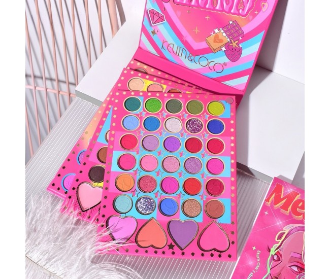 Trusa de Machiaj, KEVIN & COCO, Mean Girl Heart, Fard de Pleoape, Iluminator, Blush Cremos, 96 culori, 21 x 15.7 x 2.4 cm Trusa de Machiaj, KEVIN & COCO, Mean Girl Heart, Fard de Pleoape, Iluminator, Blush Cremos, 96 culori, 21 x 15.7 x 2.4 cm