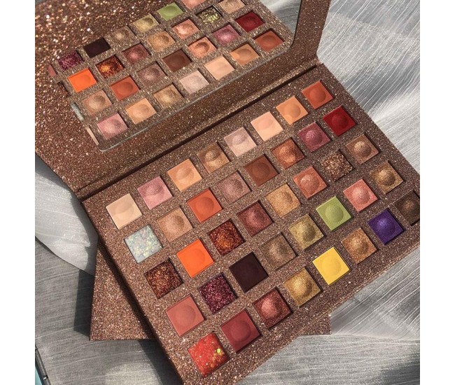 Paleta de farduri cu 40 de culori pigmentate, Maro cu sclipici, Flippy Paleta de farduri cu 40 de culori pigmentate, Maro cu sclipici, Flippy