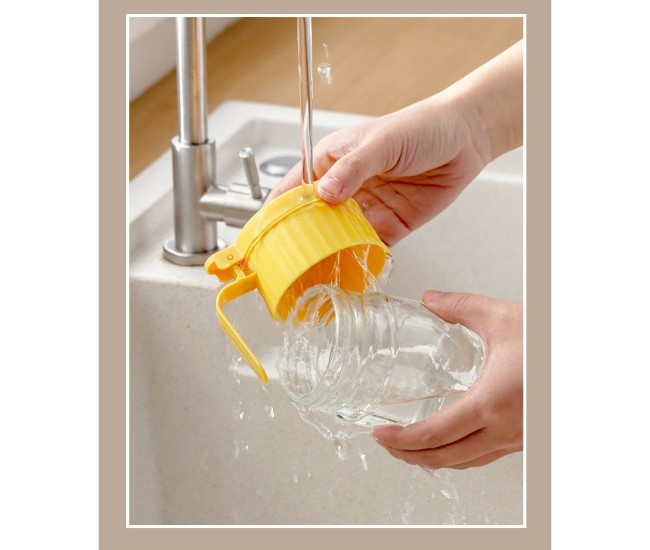 Recipient Condimente, Flippy, din Stilca, 180 ml, cu Maner si Lingurita, 10.6 x 7 x 7 cm, Capac Mat, Galben Recipient Condimente, Flippy, din Stilca, 180 ml, cu Maner si Lingurita, 10.6 x 7 x 7 cm, Capac Mat, Galben