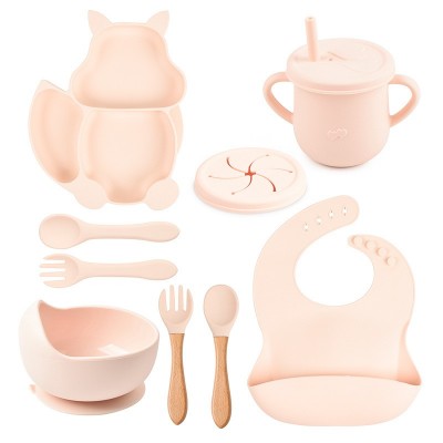 Set 10 piese diversificare bebelusi si copii din silicon Flippy, baveta, farfurie compartimentata cu ventuza, bol cu ventuza, tacamuri din lemn si silicon, cana pentru gustari, fara alergeni, roz pal