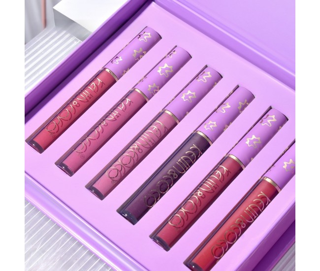 Set de Buze, KEVIN COCO, Violet Girl, 6 Lip Gloss-uri, 17 x 14.8 x 2.9 cm, Roz/Rosu/Mov Set de Buze, KEVIN COCO, Violet Girl, 6 Lip Gloss-uri, 17 x 14.8 x 2.9 cm, Roz/Rosu/Mov