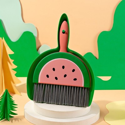 Set Mini Matura si Faras, Flippy, LITTLE CLEANER, Uz Casnic, pentru Birou, Bucatarie, Casa, Model Pepene Verde, 23 x 18 cm Roz-Verde Set Mini Matura si Faras, Flippy, LITTLE CLEANER, Uz Casnic, pentru Birou, Bucatarie, Casa, Model Pepene Verde, 23 x 18 cm Roz-Verde