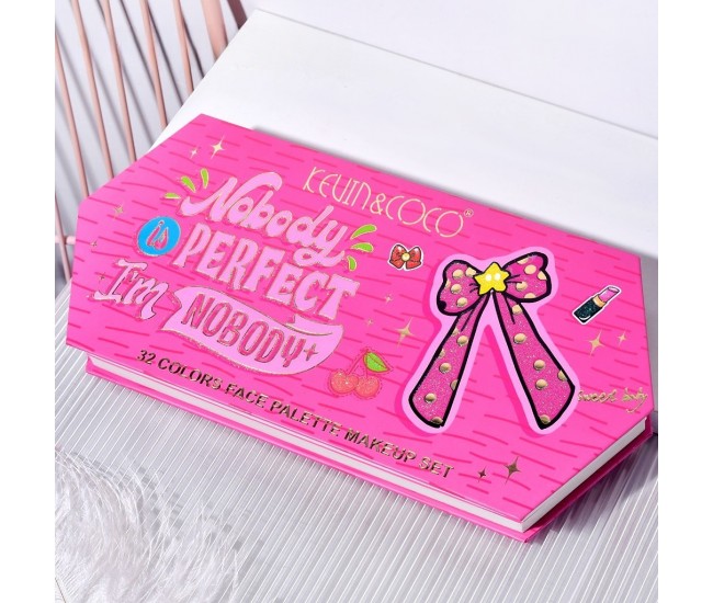 Trusa de Machiaj, KEVIN & COCO, Nobody is Perfect, I am Nobody, 32 culori, 29 x 23.5 x 3 cm Trusa de Machiaj, KEVIN & COCO, Nobody is Perfect, I am Nobody, 32 culori, 29 x 23.5 x 3 cm