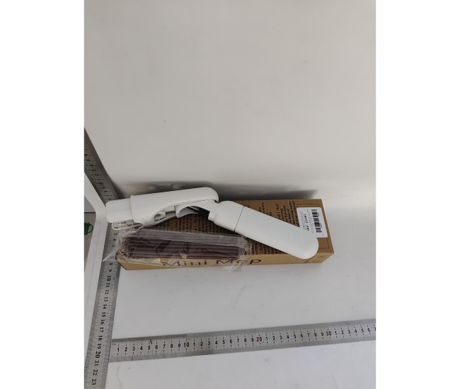 Mop Plat cu Pulverizare, Flippy, Recipient pentru Solutie de Suprafete, Geamuri, Interior Auto, Maner Scurt, Usor de Utilizat, Sistem de Stoarcere, 15.5 x 15.5 x 12.5 cm, Alb Mop Plat cu Pulverizare, Flippy, Recipient pentru Solutie de Suprafete, Geamuri, Interior Auto, Maner Scurt, Usor de Utilizat, Sistem de Stoarcere, 15.5 x 15.5 x 12.5 cm, Alb