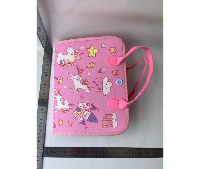 Carte Senzoriala Educativa Montessori, Flippy, Dezvoltare Abilitati Motorii, 5 Pagini, Model Unicorni, 28x22x7 cm, Roz Carte Senzoriala Educativa Montessori, Flippy, Dezvoltare Abilitati Motorii, 5 Pagini, Model Unicorni, 28x22x7 cm, Roz