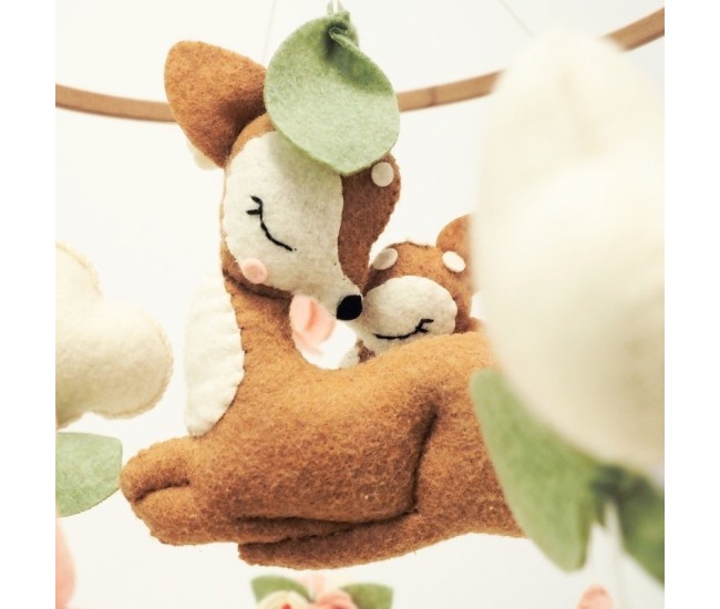 Neno rosi – carusel pentru pătuț cu braț de prindere