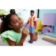 Barbie papusa baiat fashionistas cu tricou cu dungi albe si portocalii si aparate auditive Barbie papusa baiat fashionistas cu tricou cu dungi albe si portocalii si aparate auditive