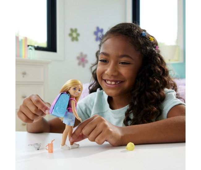 Barbie papusica chelsea cu rucsac pentru coacerea brioselor Barbie papusica chelsea cu rucsac pentru coacerea brioselor