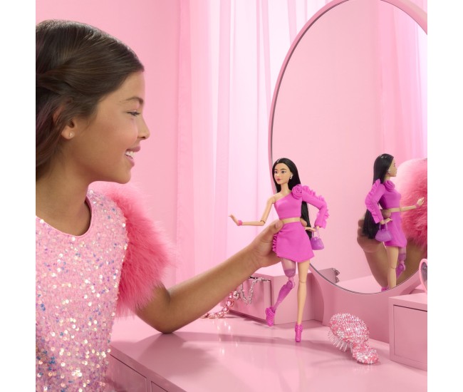 Barbie deluxe style papusa barbie bruneta cu picior protetic Barbie deluxe style papusa barbie bruneta cu picior protetic