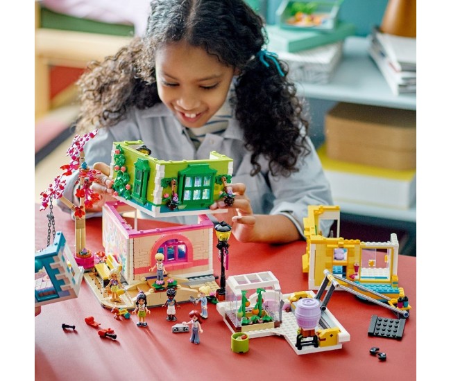 Lego friends centrul comunitar din orasul heartlake 41748 Lego friends centrul comunitar din orasul heartlake 41748