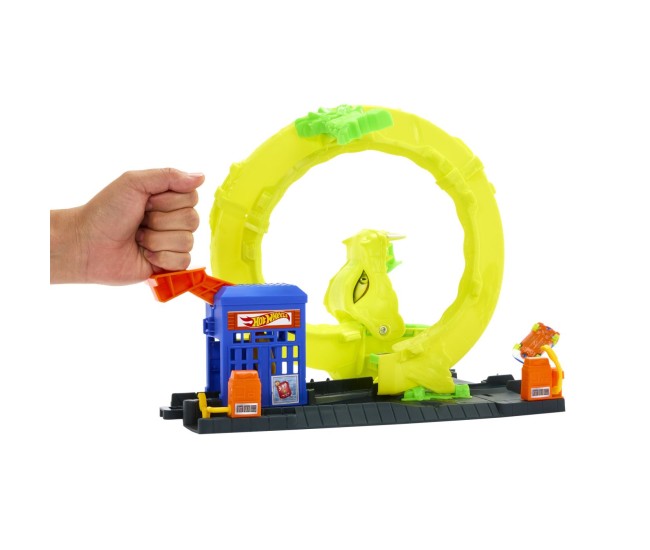 Hot wheels city pista atacul spiral al sarpelui Hot wheels city pista atacul spiral al sarpelui