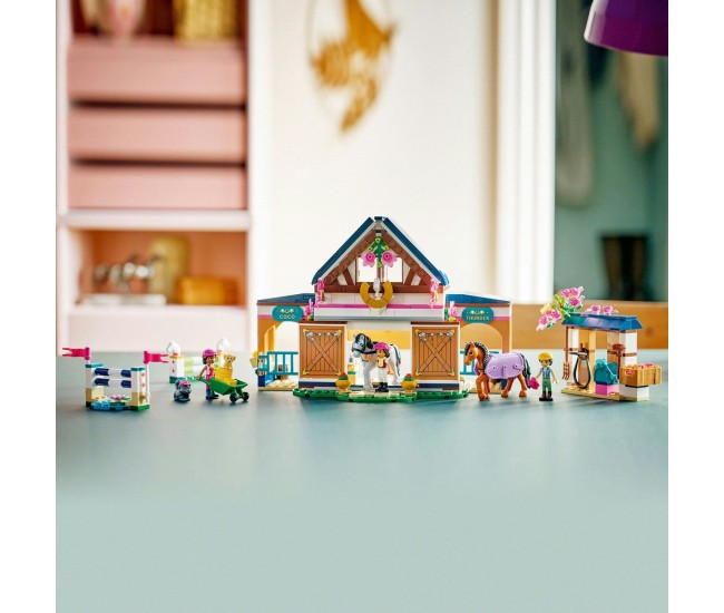 Lego friends grajd de cai si academie de echitatie 42688