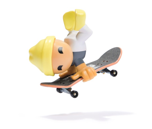 Tech dech sk8 crew pachet placa si figurina 9.6cm sapca galbena Tech dech sk8 crew pachet placa si figurina 9.6cm sapca galbena
