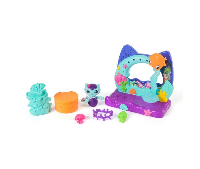 Gabbys dollhouse filmul set balconul acvariu si figurina mercat cu accesorii Gabbys dollhouse filmul set balconul acvariu si figurina mercat cu accesorii