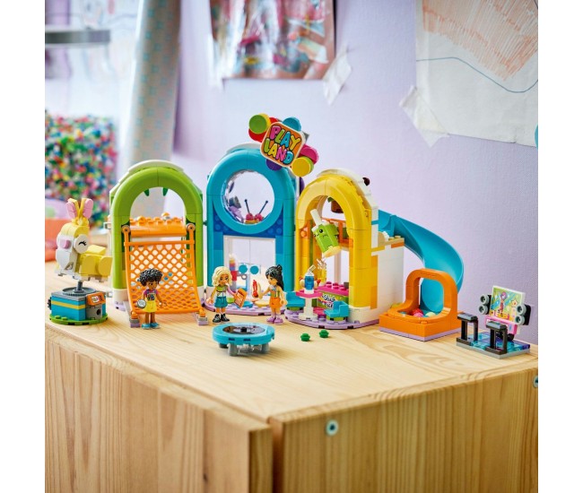 Lego friends loc de joaca la interior 42686