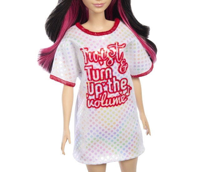Papusa barbie fashionista bruneta cu rochita sport Papusa barbie fashionista bruneta cu rochita sport
