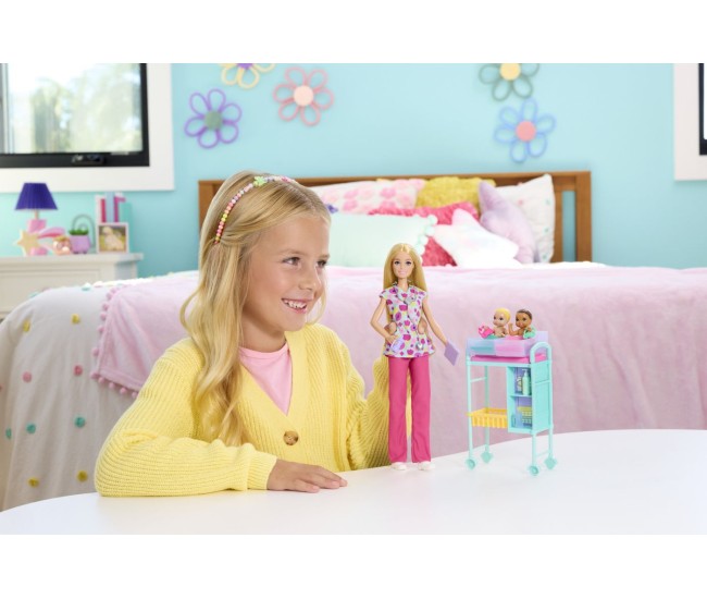 Barbie you can be anything papusa doctor pediatru cu accesorii