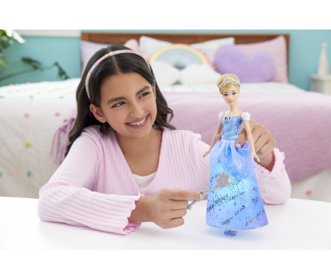 Disney princess papusa cenusareasa interactiva cu rochie luminoasa Disney princess papusa cenusareasa interactiva cu rochie luminoasa