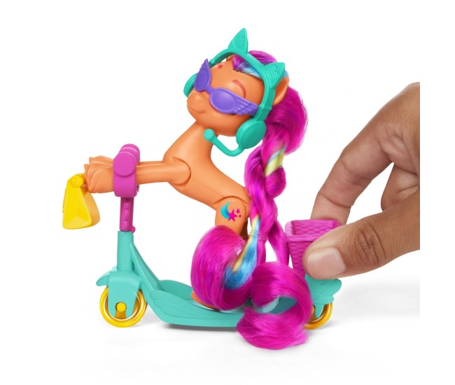 My little pony sunny starscout pe scooter set figurina si 4 accesorii My little pony sunny starscout pe scooter set figurina si 4 accesorii