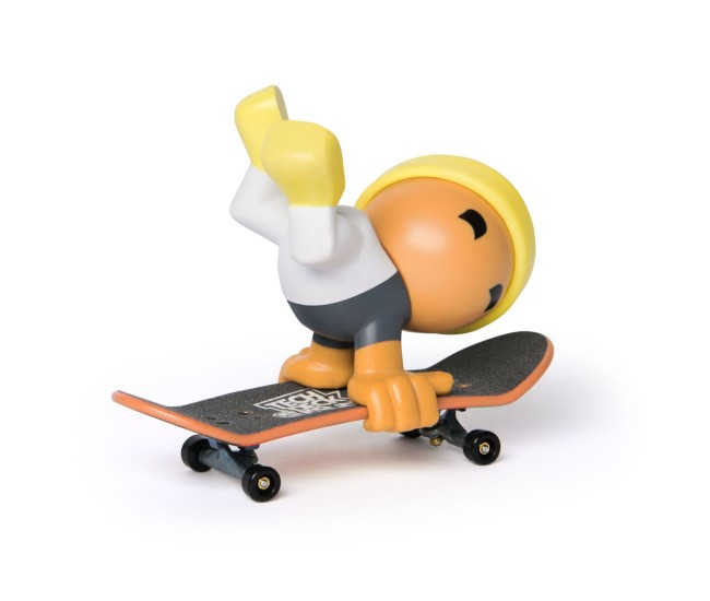 Tech dech sk8 crew pachet placa si figurina 9.6cm sapca galbena Tech dech sk8 crew pachet placa si figurina 9.6cm sapca galbena