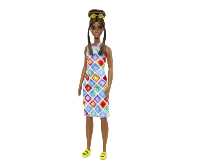 Papusa barbie fashionista satena cu ochelari de soare galbeni Papusa barbie fashionista satena cu ochelari de soare galbeni