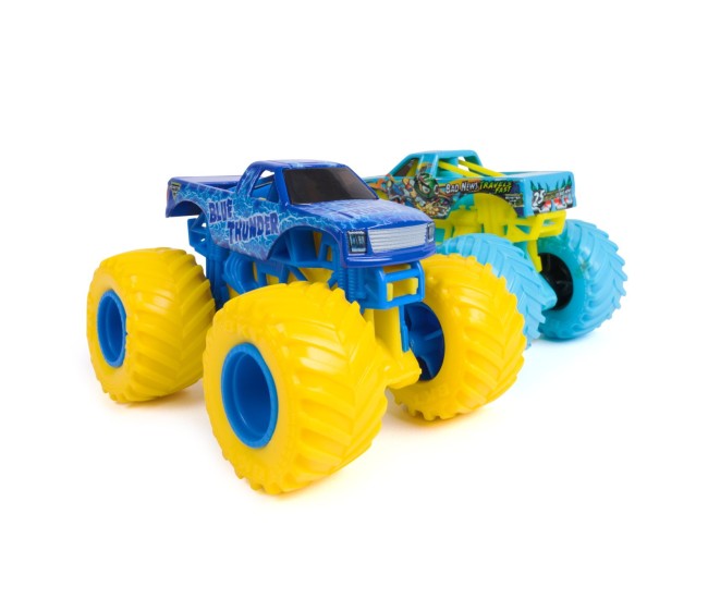 Monster jam set 2 masinute metalice blue thunder si bad news travels fast scara 1 la 64 Monster jam set 2 masinute metalice blue thunder si bad news travels fast scara 1 la 64