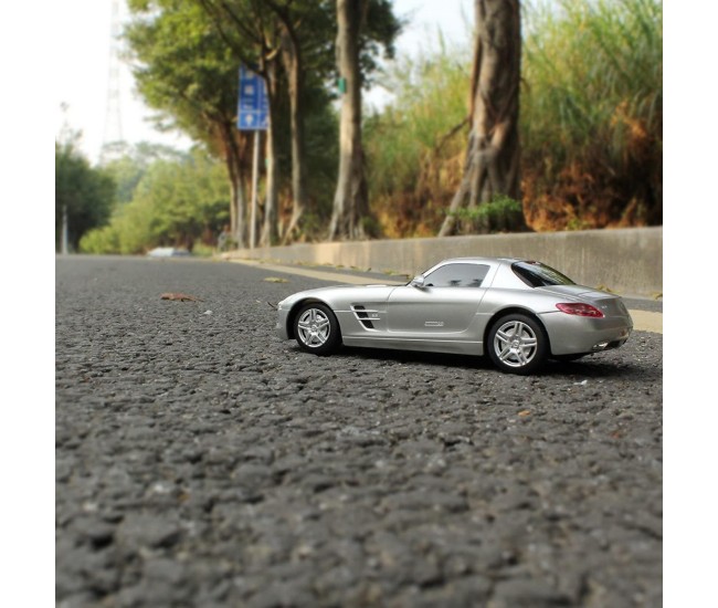Masina cu telecomanda mercedes-benz sls amg argintie scara 1 la 24 Masina cu telecomanda mercedes-benz sls amg argintie scara 1 la 24