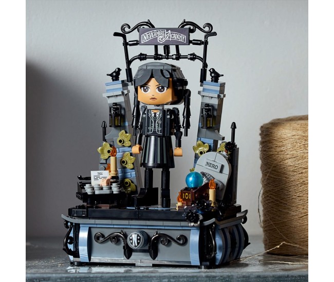 Lego wednesday figurina wednesday addams 76780 Lego wednesday figurina wednesday addams 76780