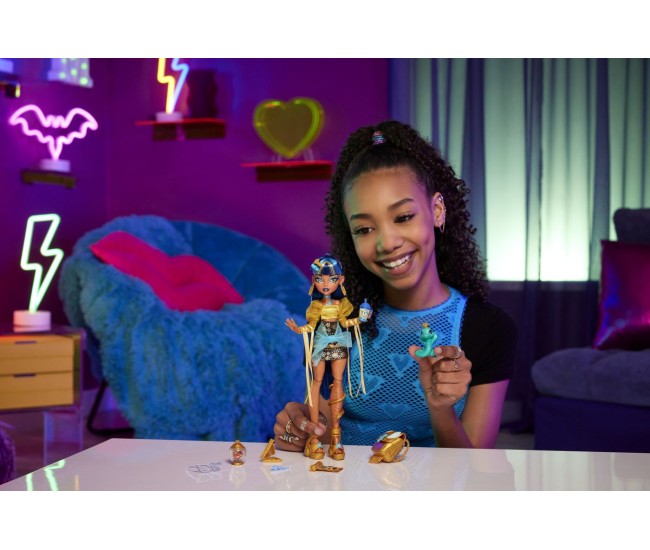Monster high papusa cleo denile si cobra hissette Monster high papusa cleo denile si cobra hissette