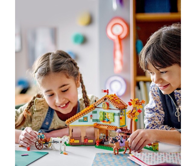 Lego friends grajdul pentru cai al lui autumn 41745 Lego friends grajdul pentru cai al lui autumn 41745