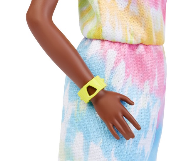 Papusa barbie fashionista cu par afro blond Papusa barbie fashionista cu par afro blond