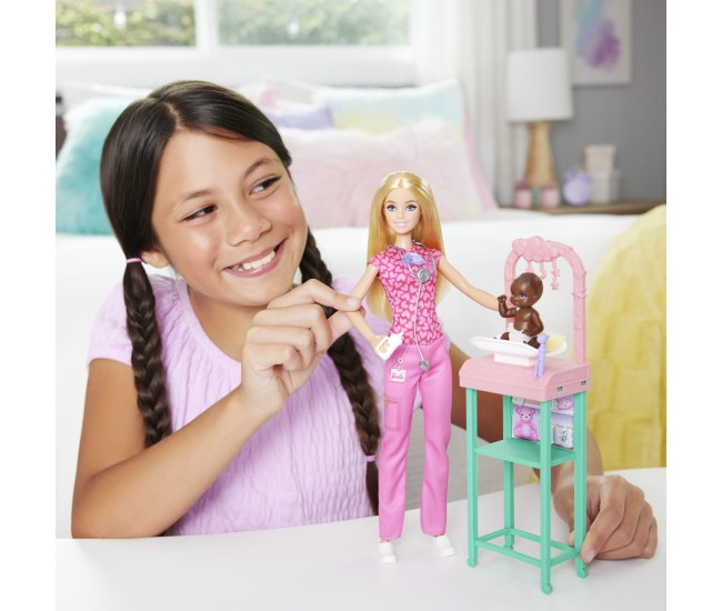 Barbie cariere set mobilier cu papusa doctor pediatru blonda Barbie cariere set mobilier cu papusa doctor pediatru blonda