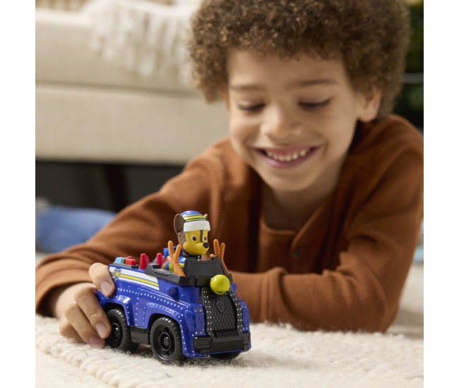 Patrula catelusilor vehicul si figurina chase cu accesorii de craciun Patrula catelusilor vehicul si figurina chase cu accesorii de craciun
